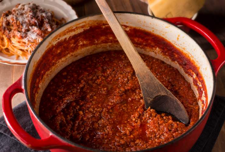 ragù bolognese in pentola